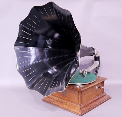 Lot 180 - A Zonophone Horn Gramophone