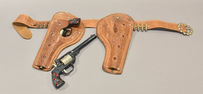 Lot 305 - A Scarce Early American "Lasso Em Bill" Cowboy Cap Gun Set by Kenton
