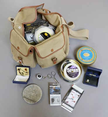 Lot 38 - A Selection of Fly Fishing Accessories