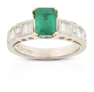 Lot 2293 - An Emerald and Diamond Ring