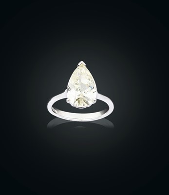 Lot 2351 - An 18 Carat White Gold Diamond Solitaire Ring