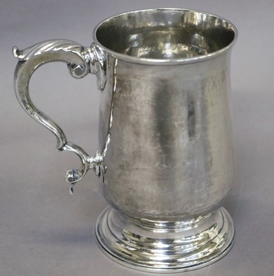 Lot 138 - A George III Silver Mug, by Samuel Godbehere...