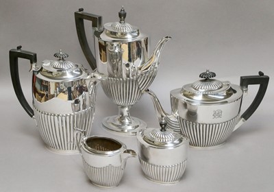 Lot 159 - A George V Silver Teapot, Birmingham, 1928, ...