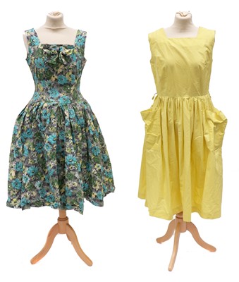 Lot 2104 - Circa 1950s Printed Cotton Day Dresses,...