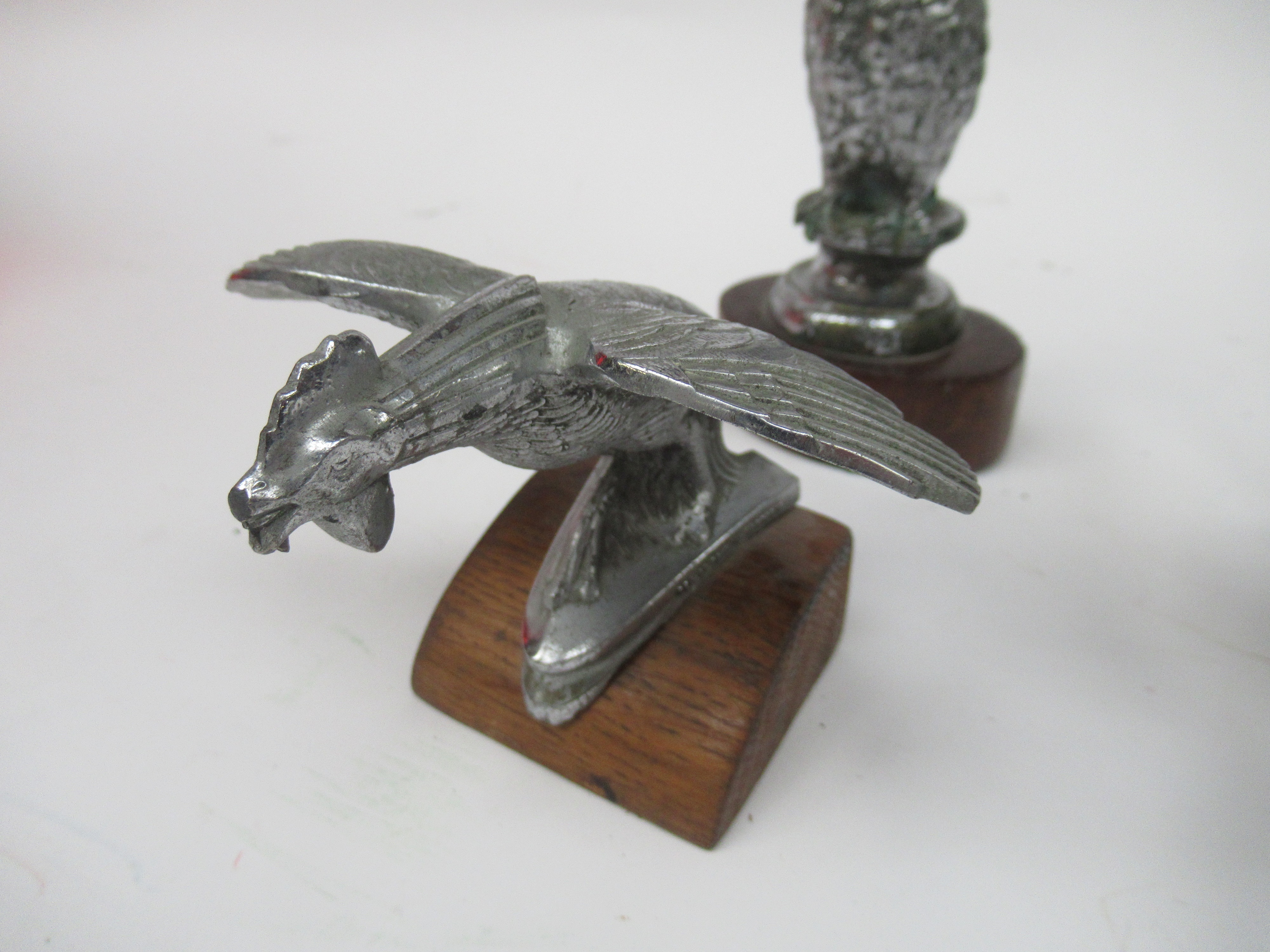 Lot 23 - A 1930's Singer Bantam Radiator Mascot, 8cm