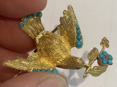 Lot 32 - A Turquoise and Ruby Dove Brooch, unmarked,...
