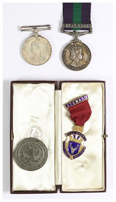 Lot 22 - A Queen's South Africa Medal, awarded to 5581...