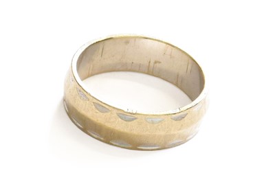 Lot 28 - A Textured Band Ring, stamped '750', finger...
