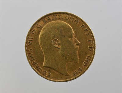 Lot 341 - Edward VII, Half Sovereign 1905, obv. bare...