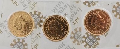 Lot 372 - 3 x Elizabeth II, 'Paul Day' Sovereigns 2012,...