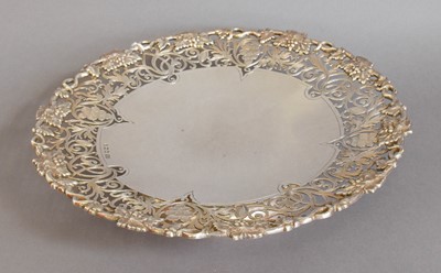 Lot 16 - An Elizabeth II Silver Dish, by Emile Viner,...
