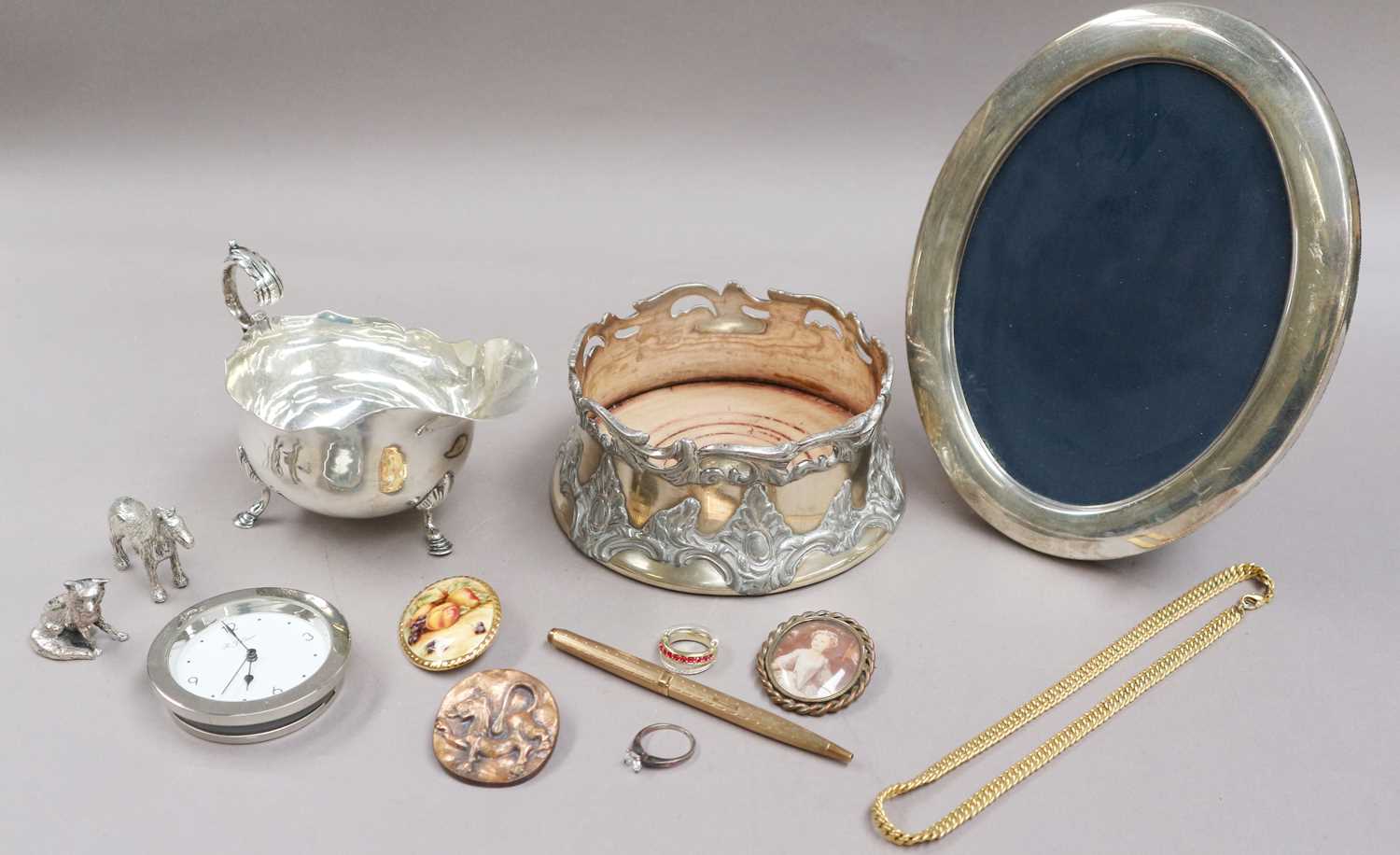 Lot 289 - Silver and Jewellery, including George V...