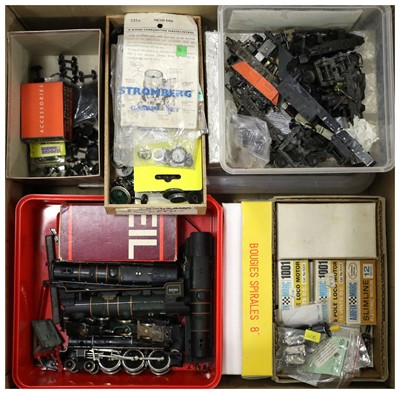 Lot 156 - OO Gauge Kit Parts And Other Items