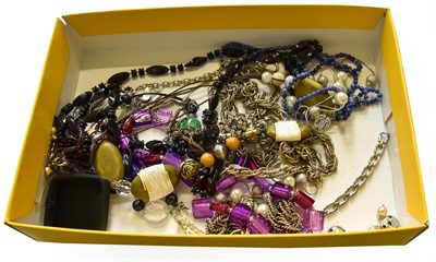 Lot 28 - A Quantity of Costume Jewellery, including a 9...