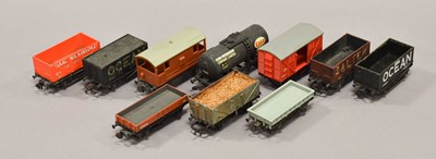 Lot 164 - Various OO Gauge Related Items