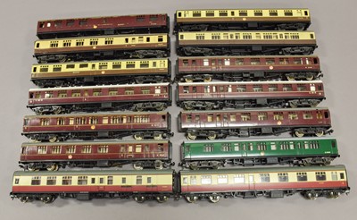 Lot 141 - Bachmann OO Gauge Wagons