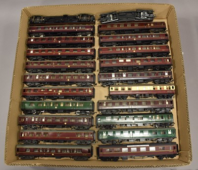 Lot 141 - Bachmann OO Gauge Wagons