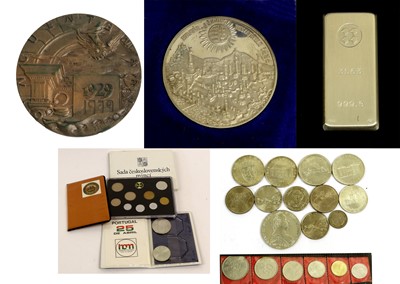 Lot 494 - Assorted Silver and Commemorative, to include:...