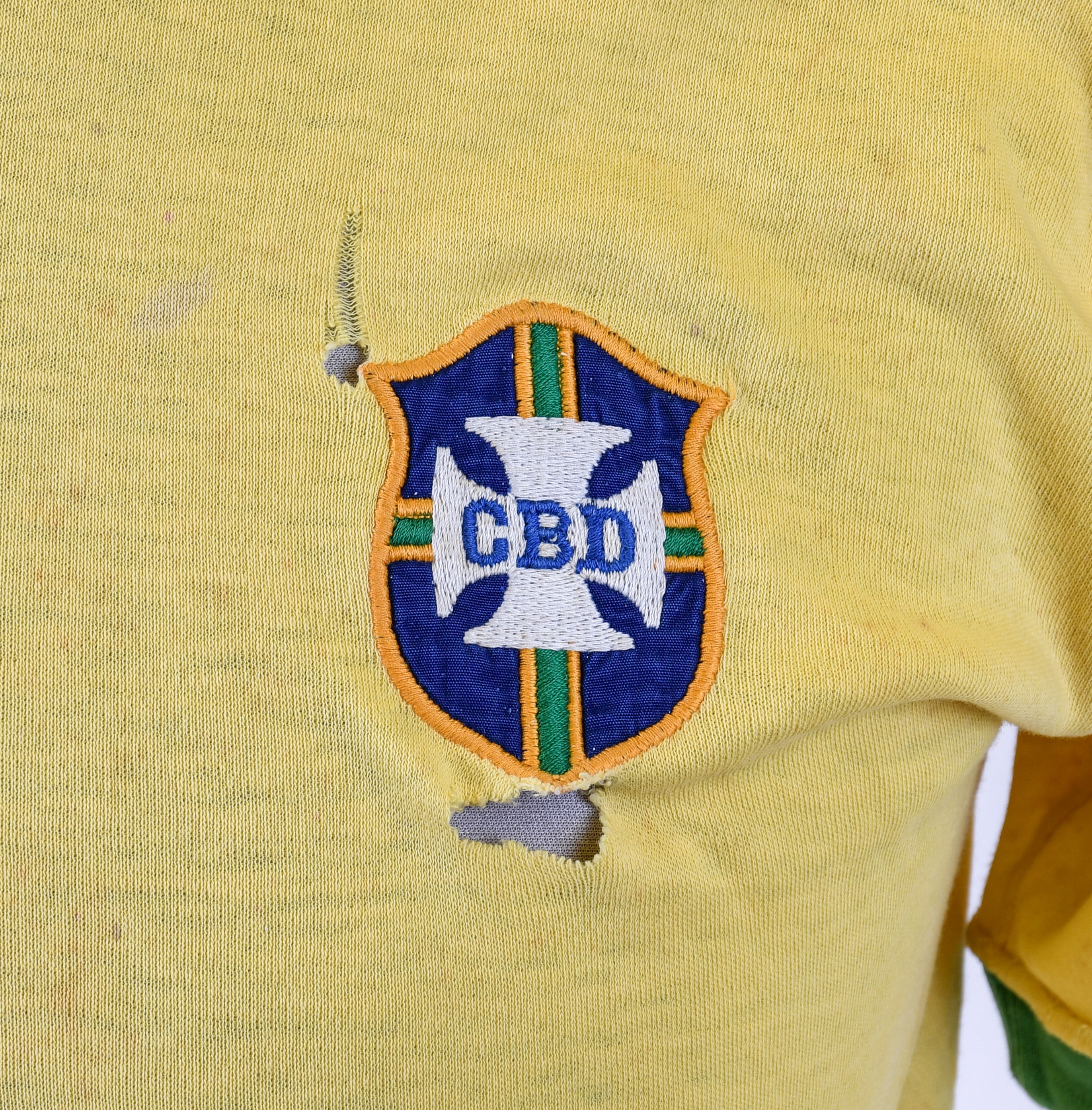 Pele's last Brazil shirt set for auction in bid to find fitting