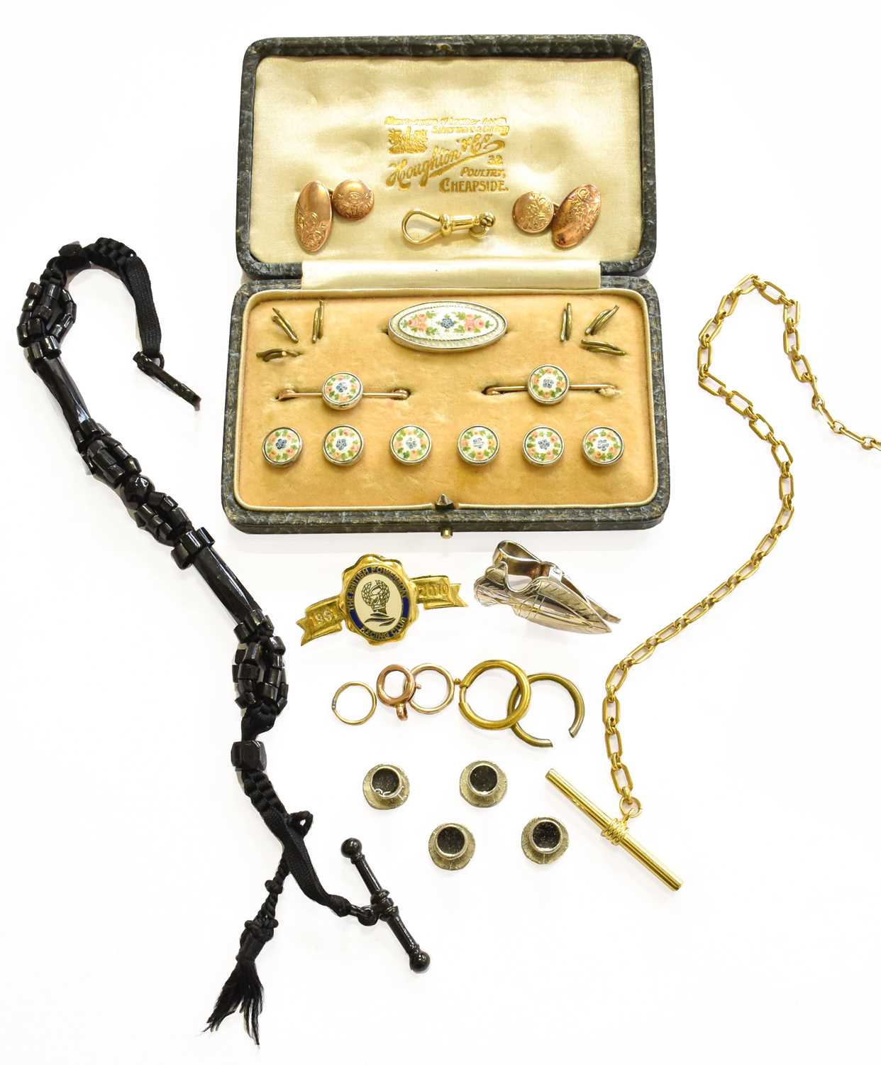 Lot 10 - A Quantity of Jewellery, including a pair of 9...