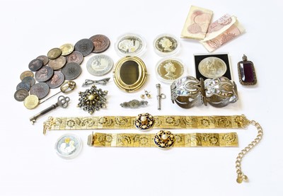 Lot 135 - A Quantity of Jewellery, including a pair of 9...