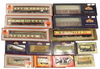 Lot 128 - Various OO Gauge Locomotives And Rolling Stock