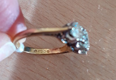 Lot 2007 - An 18 Carat Gold Diamond Three Stone Ring the...