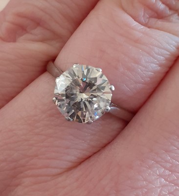 Lot 2094 - A Platinum Diamond Solitaire Ring the round...