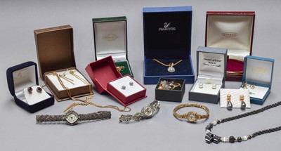 Lot 239 - A Quantity of Jewellery, including a 9 carat...
