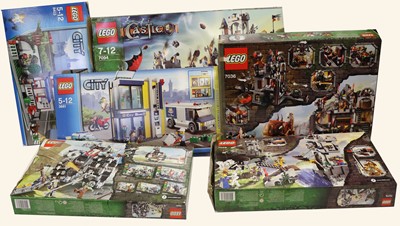 Lot 311 - Lego Castles Sets