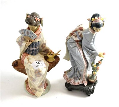 Lot 14 - Two Lladro figures, Japanese girls