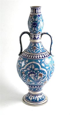 Lot 33 - Isnik style vase