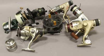 Lot 48 - A Collection of Spinning Reels