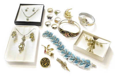 Lot 242 - A Quantity of Costume Jewellery, including...