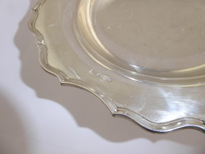 Lot 2141 - A Graduated Pair of George V Silver Bowls