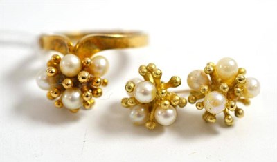 Lot 114 - A 9ct gold cultured pearl ring and earrings