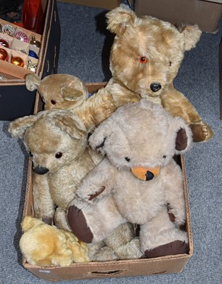 Lot 355 - 20th Century Jointed Teddy Bears, comprising:...