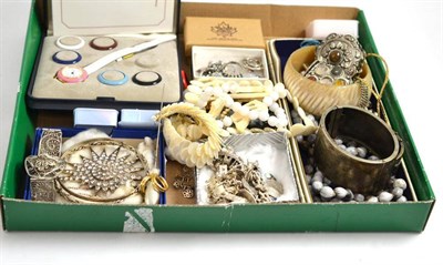 Lot 120 - Assorted silver and white metal jewellery and assorted costume jewellery