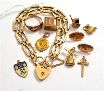 Lot 129 - A gatelink bracelet, pair of earrings, paste set ring and seven gold charms