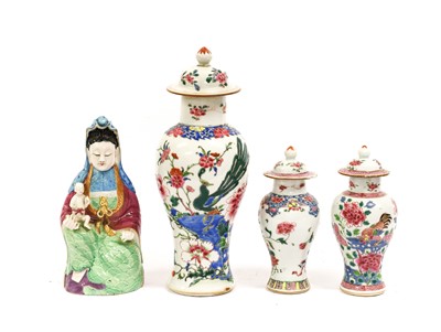 Lot 276 - A Matched Chinese Porcelain Garniture of Three...