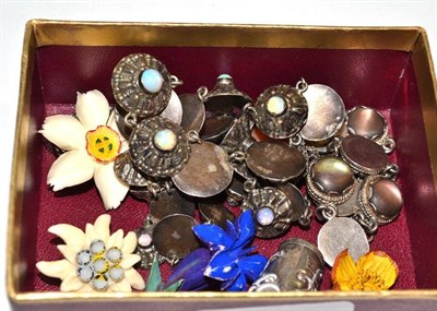 Lot 153 - A small quantity of jewellery including cameo, opal and silver necklace, flower brooches etc