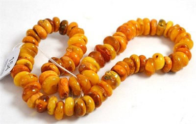 Lot 154 - An amber bead necklace of brown to orangey-yellow disk shaped beads