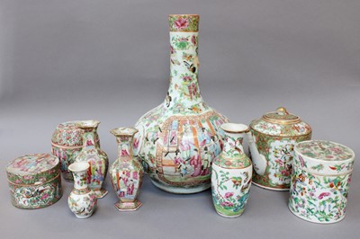 Lot 117 - A Collection of Cantonese Porcelain, 19th...