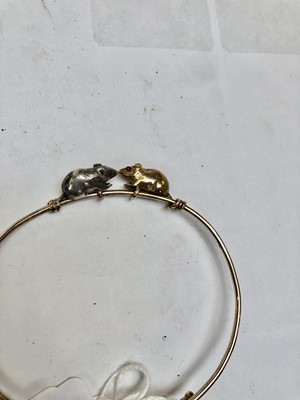 Lot 107 - An Expanding Mouse Bangle, the mice with...