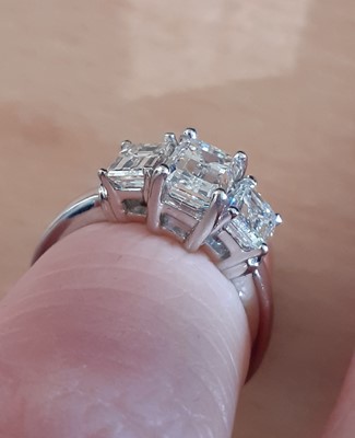 Lot 2016 - A Diamond Three Stone Ring the graduated...
