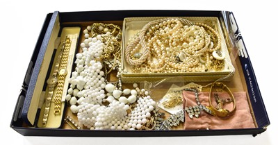 Lot 243 - A Quantity of Jewellery, including a lady's...