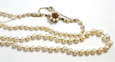 Lot 247 - A cultured pearl necklace with a 9ct gold clasp