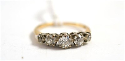 Lot 260 - A diamond five stone ring