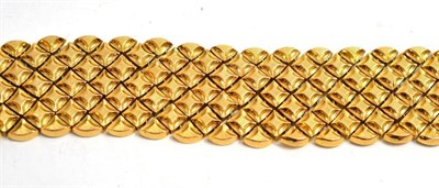 Lot 285 - An 18ct gold flexible link bracelet