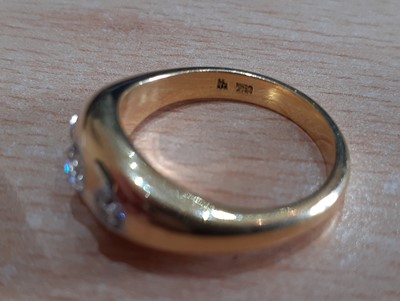 Lot 2172 - A Diamond Three Stone Ring the graduated old...